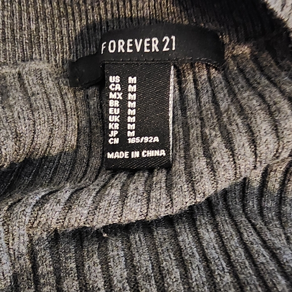 Like New Size M Forever 21 Long Sleeve Crop Top in Grey - Picture 3 of 4